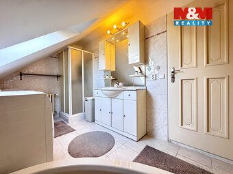 Prodej dvougeneračního RD v Hati, ul. Lipová - 13