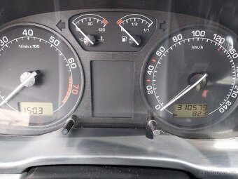 Škoda Octavia Combi 1,6i - 13