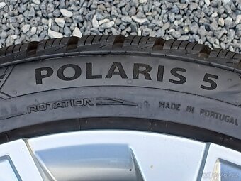 Pěkná zimní orig alu Škoda Kamiq 215/45/18 vzorek 8mm - 13