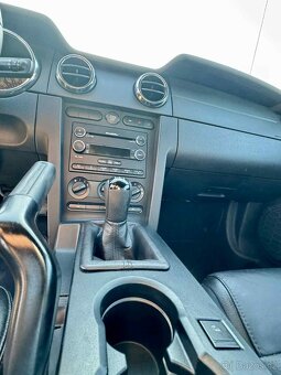 Ford Mustang GT 4.6L V8 224 kW /Manuál/8.2008/31 000 mil - 13