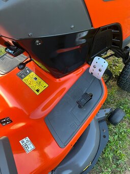 SEKACÍ TRAKTOR HUSQUARNA TC 342T - 13