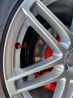 Audi S4  4.2   V8 - 13