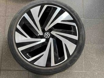 Volkswagen ID.4 GTX 220kw 4x4,matrix,360°kamery,head-up - 13