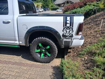 Dodge Ram 1500 Laramie - 13