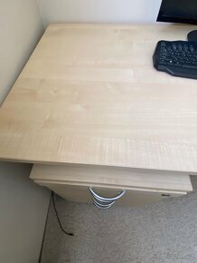 Rohový kancelářský stůl s kontejnerem - 13