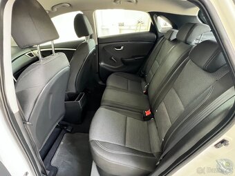Hyundai i30 CRDi 81KW 1.majitel KLIMA TAŽNÉ ZAŘÍZENÍ - 13