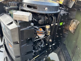 Kajutová motorový člun - 13