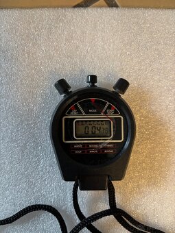 Hodinky. 4. X +  stopky - 13
