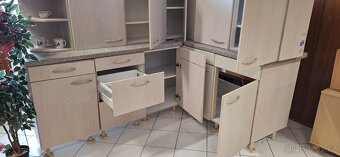 Bytelná kuchyňská linka včetně dřezu a baterie - 13