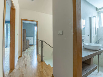 Prodej luxusního mezonetového bytu 4+kk, 99 m² + sklep, Koru - 13