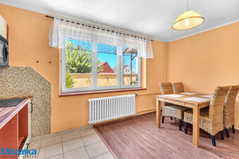 Rodinný dům s garáží a nádhernou zahradou Křepice u Hustopeč - 13