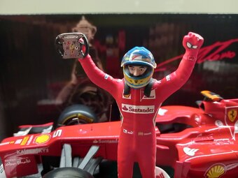 F1 FERRARI F2012 VÍTĚZ GP MALAYSIE 2012 ALONSO HOTWHEELS - 13