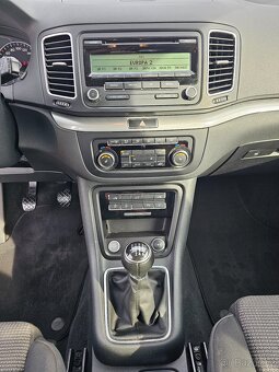 VOLKSWAGEN SHARAN 2011 1.4 TSI 110kW 7 MÍST,EL.DVEŘE,VÝHŘEVY - 13