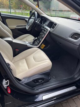 Volvo V60 D6 Plug-In Hybrid - 13