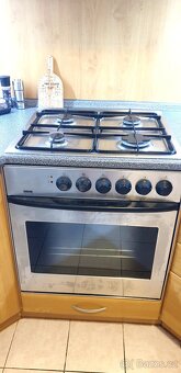 kuchyň s funkčními spotřebiči v zachovalém stavu - 13