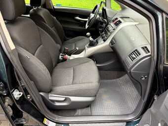 Toyota Auris 1.33i 73kW, ČR, 9/2011, 2.maj. Nové STK - 13