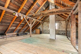 Prostorný dům v České Lípě k rekonstrukci – skvělá investičn - 13