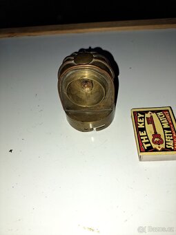 N A " V E T E R Á N A ". - 13