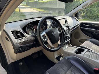 Lancia Voyager 2.8 CrRD 131 kW Platinum - 13
