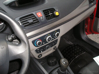 RENAULT MÉGANE III 1.6-16V 74KW RV-2009-klima - 13