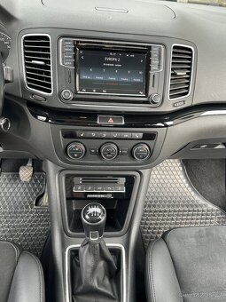 VW SHARAN,2.0 TDI 135kW 2016,tažné, panoramatické okno, navi - 13