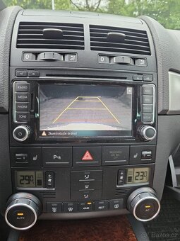 VW TOUAREG 3.0 TDI/ FULL VÝBAVA / NA PRUŽINÁCH / POJÍZDNÉ. - 13