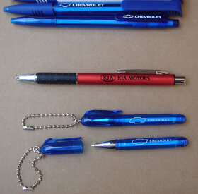 Dokumentace a propagační předměty korejských automobilů - 13