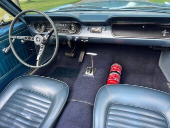Ford Mustang Cabriolet z roku 1965 - 13