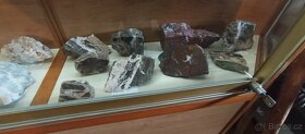 Sbírka minerálů s vitrínou nerosty - 13