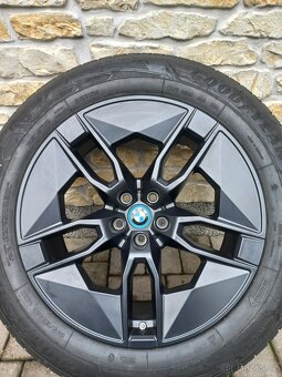 BMW iX zimní 20 Styling 1002 Goodyear 235 60 DOT2922 8mm - 13