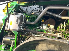 sklízecí řezačka John Deere 8300 - 13