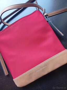 Nová kabelka Tommy Hilfiger, taštička Armani zdarma - 13