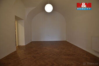 Pronájem bytu 4+1, 104 m², Jičín, ul. Valdštejnovo náměstí - 13