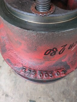 KUHN 280 SHRNOVAČ -- ruzné   díly - 13