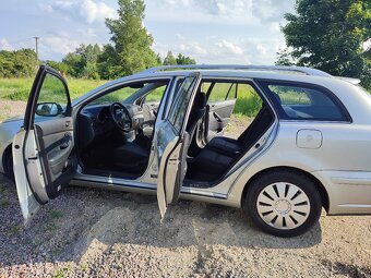 Toyota Avensis 1.8 benzin, r.v. 2004 - 13