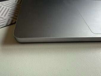 MacBook Pro M1 16” 1TB + příslušenství - 13