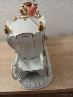 Porcelánový kočár trojspřeží signovaný 36 cm. - 13