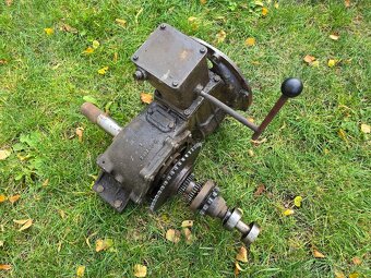 Převodovka z frézky - náhradní díly - 13