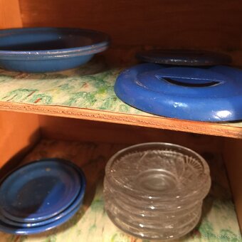 starožitná kredenc pro děti panenky kuchyňka nádobí 1920 - 13