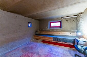 Útulný přírodní dům 4+1 s terasou, jezírkem, dílnou, zahrado - 13