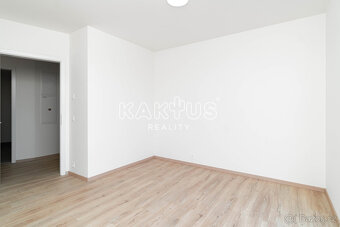 Pronájem bytu 4+KK (114m²) s předzahrádkou v novostavbě na u - 13
