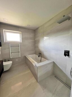 Novostavba 4+kk v přírodě, pozemek 1700m2 - 13