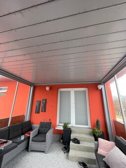 Hliníková bioklimatická zasklená pergola. - 13