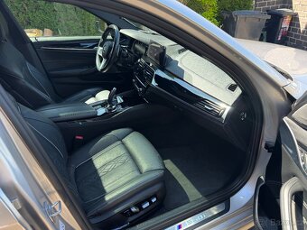 BMW M550i Individual, masáže, Webasto, Head-up, Soft close - 13