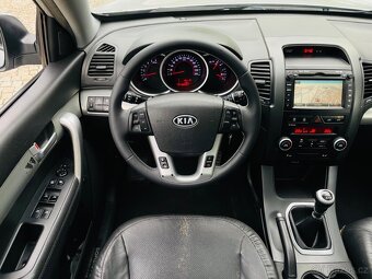 Kia Sorento 2.2D 4x4 MANUÁL VÝHŘEV 1.MAJITEL BEZ KOROZE - 13