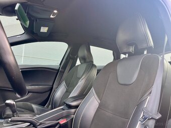 Volvo V40 D2 88kW R-Design VÝHŘEV Bi-Xenony NAVI Senzory - 13
