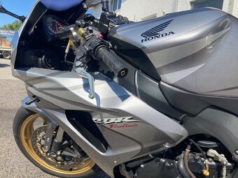 Honda CBR 1000 RR Fireblade 998 ccm 131 kW - 13