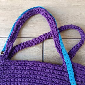 NOVÁ: Kabelka Tote Bag, crossbody, na rameno. Fialová nošená - 13