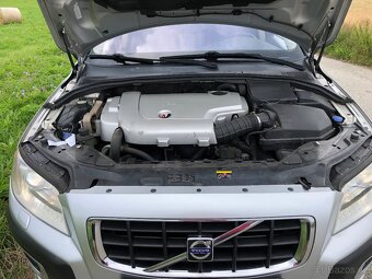 VOLVO XC70 2.4D 136KW 5-VÁLEC AUTOMAT 4x4 XENON - 13