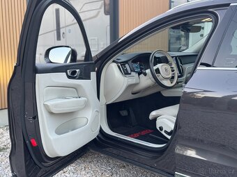 Volvo XC60 B4 mHEV Inscription AWD, Plna vybava, Masaz, Pano - 13